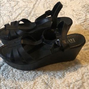 Barney’s New York leather platform sandals size 38
